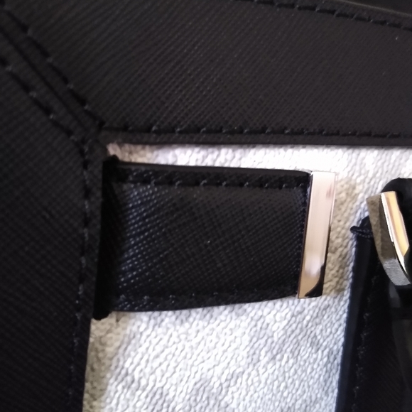 Michael kors purse - Picture 9 of 13